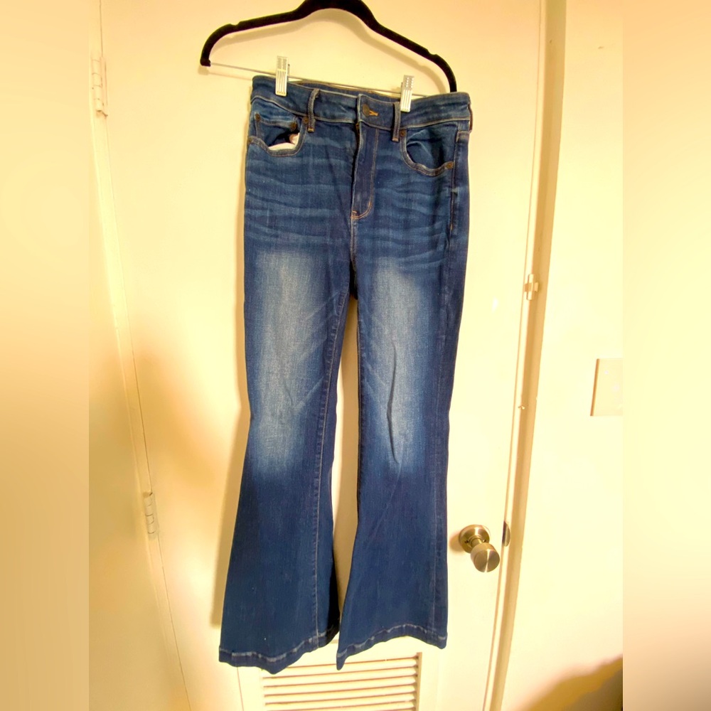 American Eagle jeans. High Rise with Flare. Great condition.